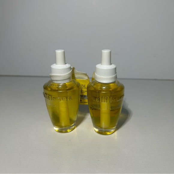 Bath & Body Works Limoncello Wallflowers Fragrance Refill Bulbs Set of 2 - Picture 4 of 5